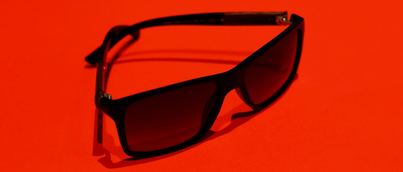 Best Dark Sunglasses for Migraine Sufferers in 2026: 5 Polarized Picks That Block Triggers Outdoors