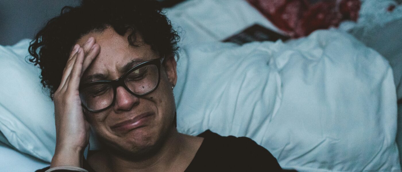 How to Sleep with a Migraine: 12 Proven Strategies That Actually Work in 2026 (From Positioning to Darkness to Temperature)