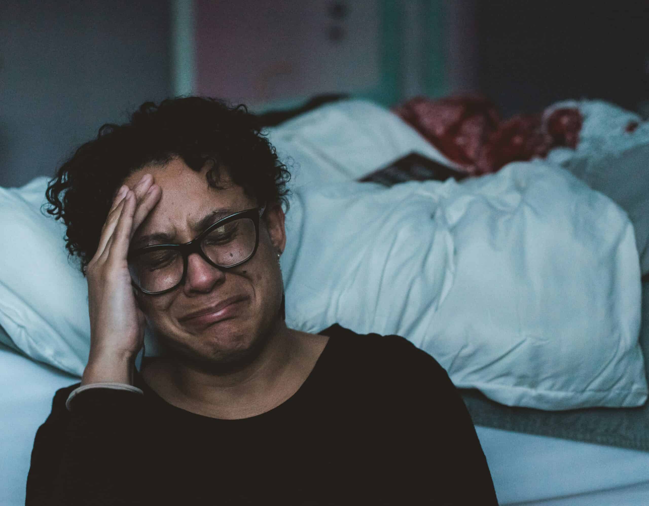 How to Sleep with a Migraine: 12 Proven Strategies That Actually Work in 2026 (From Positioning to Darkness to Temperature)