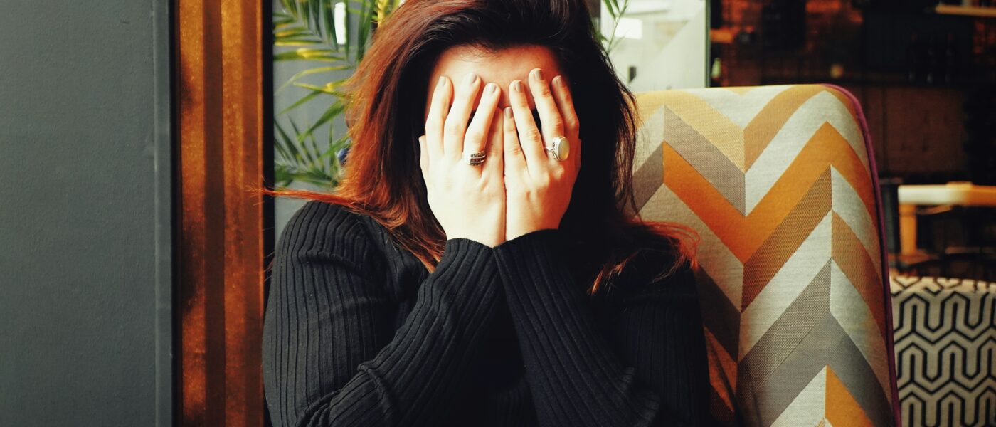 How to Stop a Migraine Fast in 2026: 9 Evidence-Based Techniques to Try at the First Sign