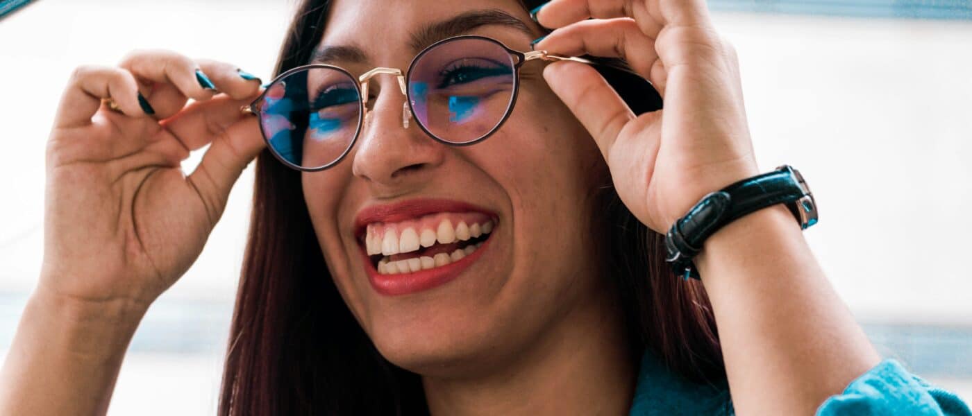 Migraine Glasses vs Regular Sunglasses: Easing Light Sensitivity