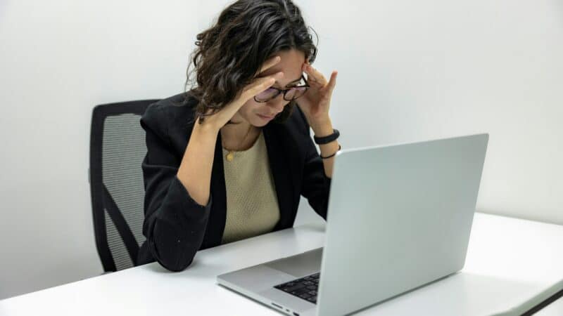 Ocular Migraine Guide: Understanding Visual Disturbances and Safety