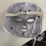 a red light therapy mask for migraine help