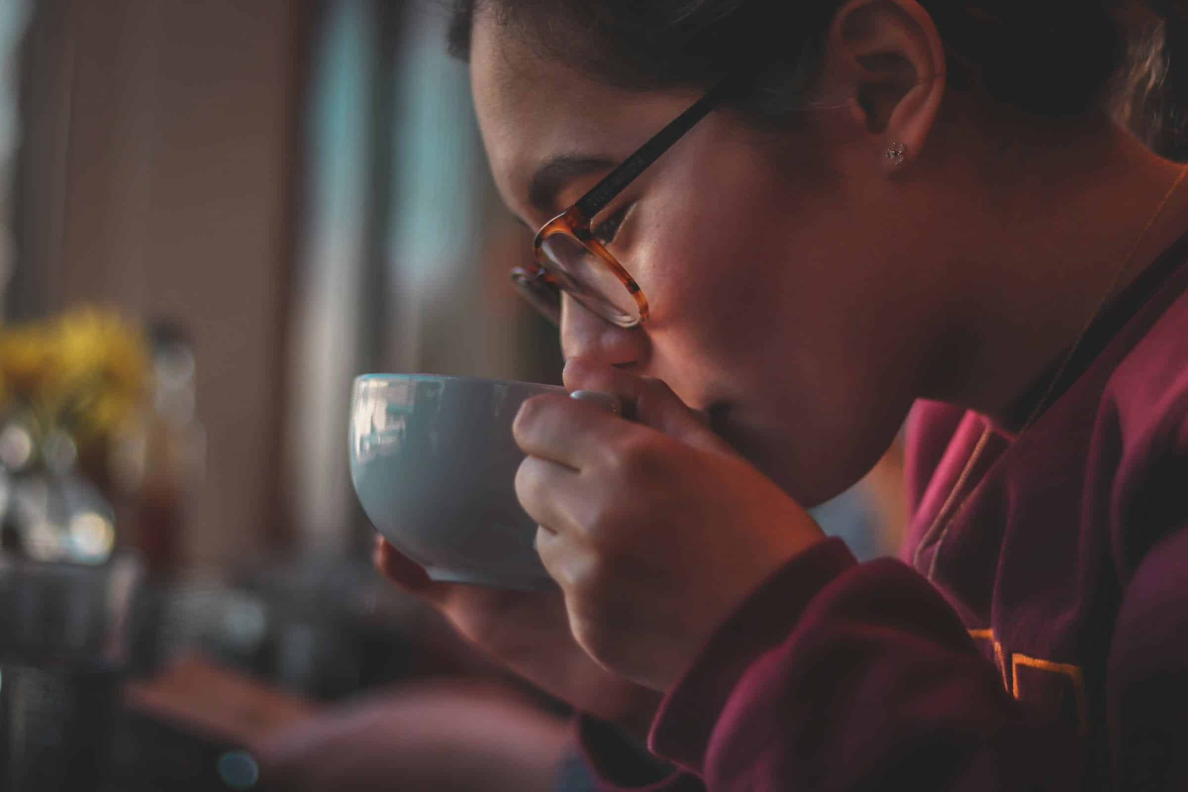 Can Caffeine Help a Migraine? The Double-Edged Relationship Explained