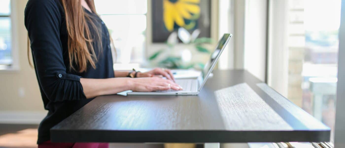 Best Standing Desks for Migraine in 2026: Change Position Without Changing Jobs