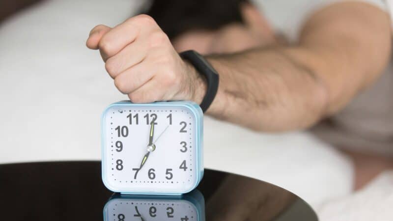 Why Do I Wake Up With Migraines: Morning Causes Explained