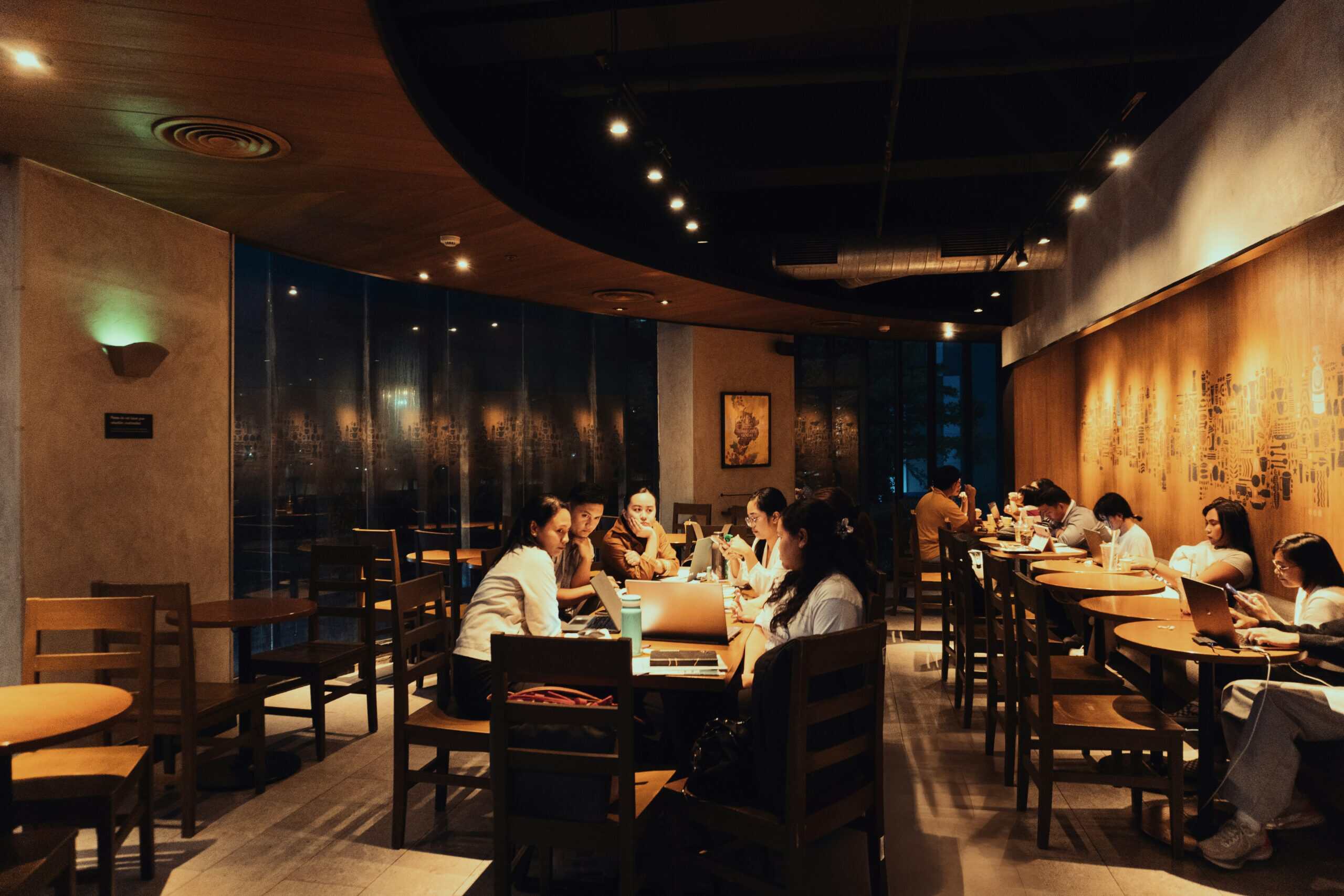 How to Handle a Migraine at a Restaurant: Easy Stress-Free Guide