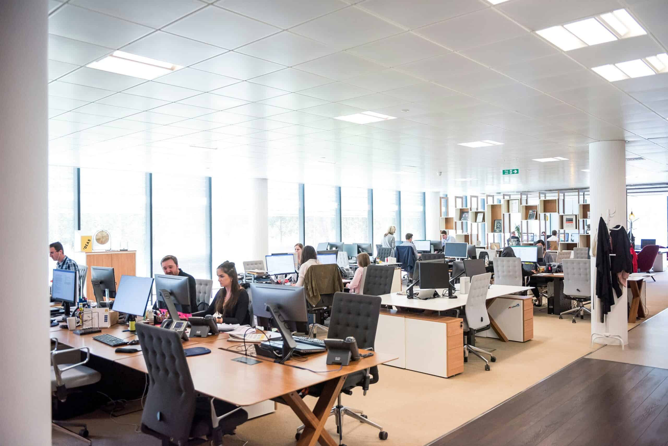 How to Handle Scented Workplaces With Migraine: Practical Steps and Accommodations