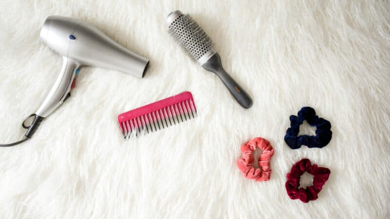 Best Hair Accessories That Do Not Trigger Headaches in 2026: Traction, Compression, and What to Wear Instead