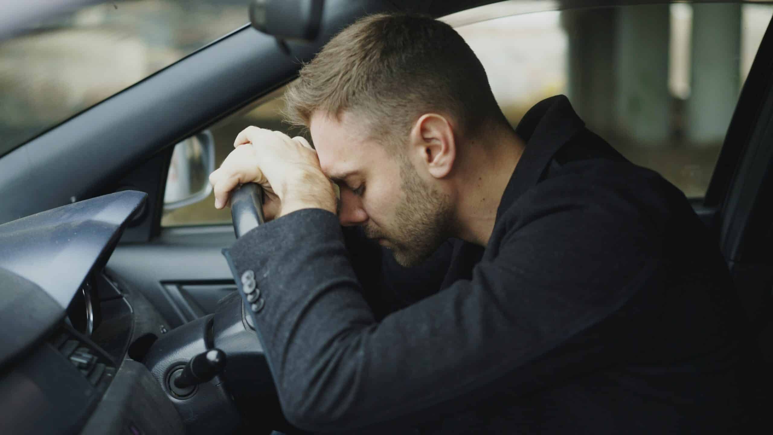 Why Do I Get Migraines on Weekends: Letdown Headache, Sleep Shifts, and Caffeine Timing