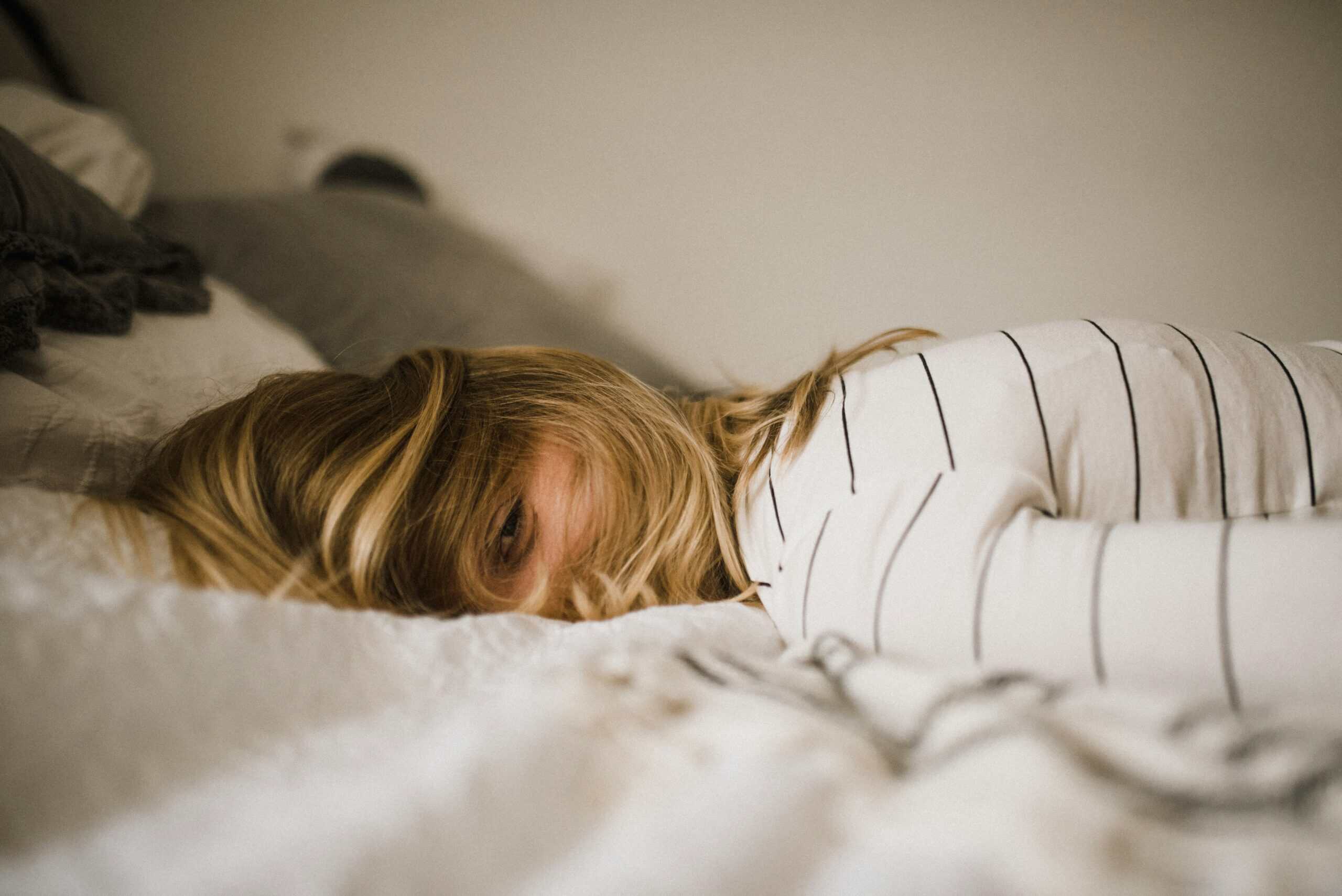 Can Oversleeping Trigger a Migraine: Sleep Timing, Routine, and Weekend Patterns