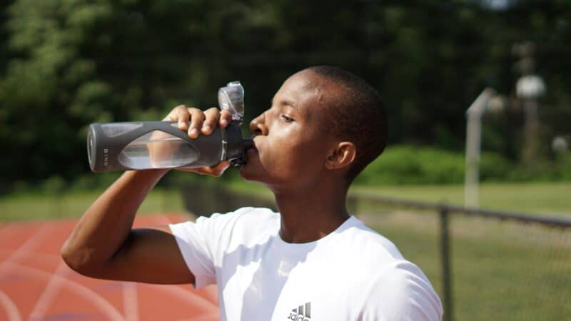 Best Water Bottles for Migraine Hydration in 2026: Capacity, Tracking, and Habit