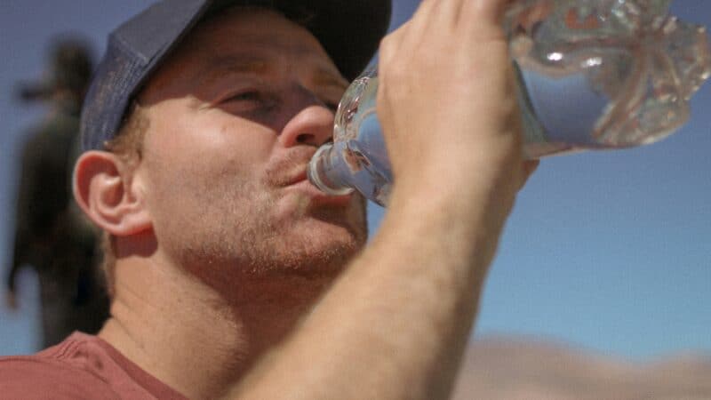 How to Stay Hydrated When You Forget to Drink: Systems That Work Without Remembering
