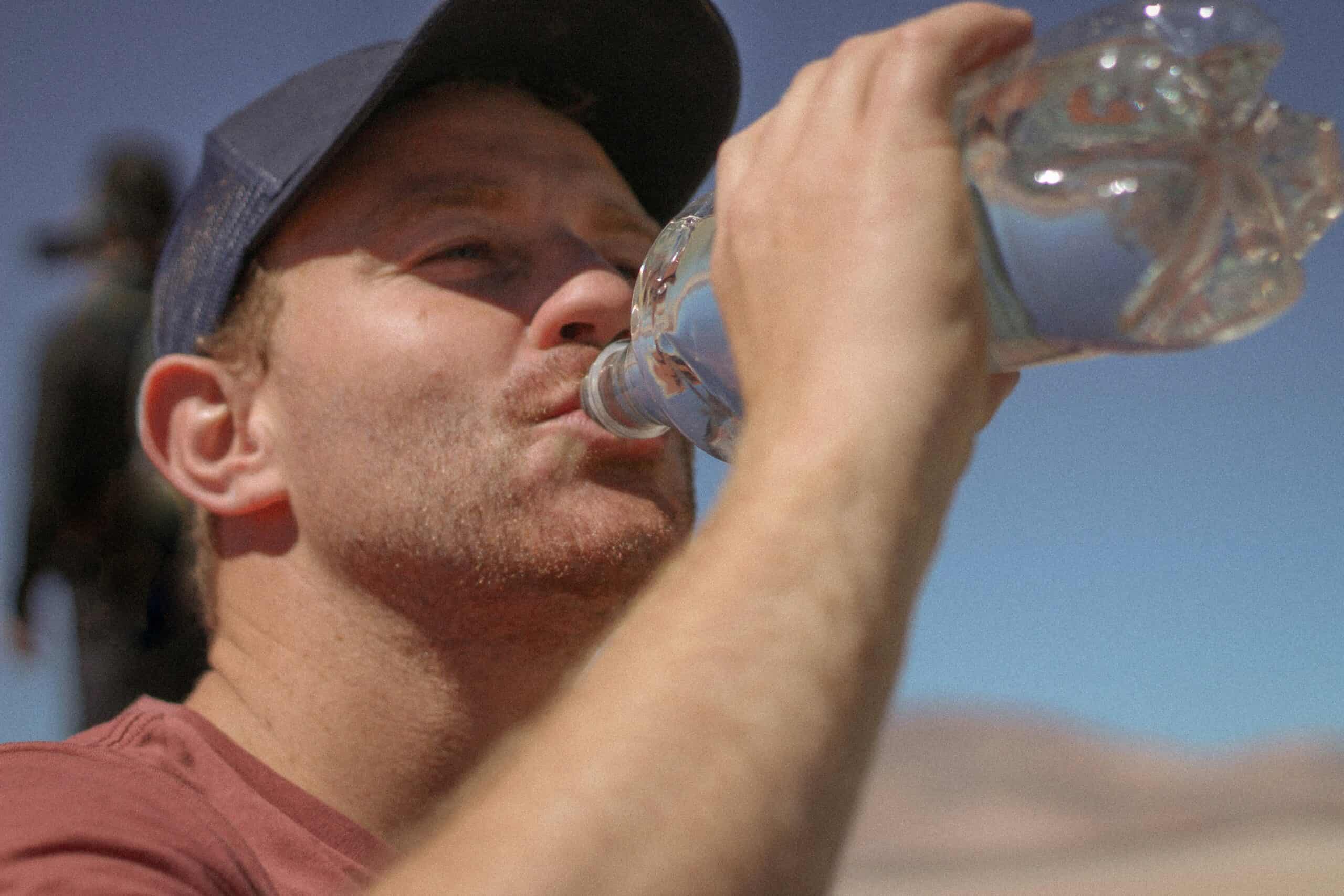 How to Stay Hydrated When You Forget to Drink: Systems That Work Without Remembering