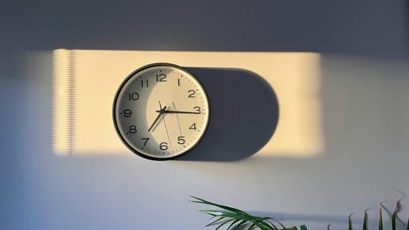 How Does Daylight Saving Time Affect Migraines? What the Clock Change Does to Your Head