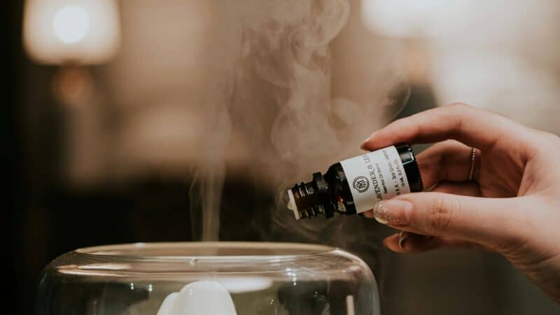 Do Essential Oils Help Migraines: The One Category That Can Backfire