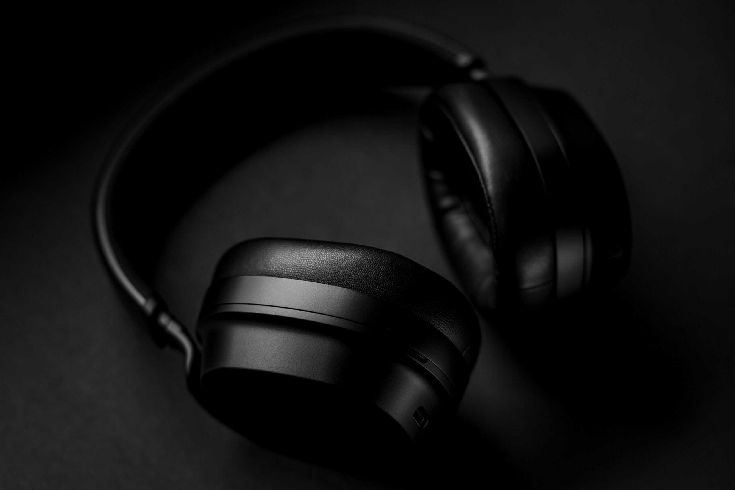 Do Noise Cancelling Headphones Help Migraines? Where They Help and Where They Backfire