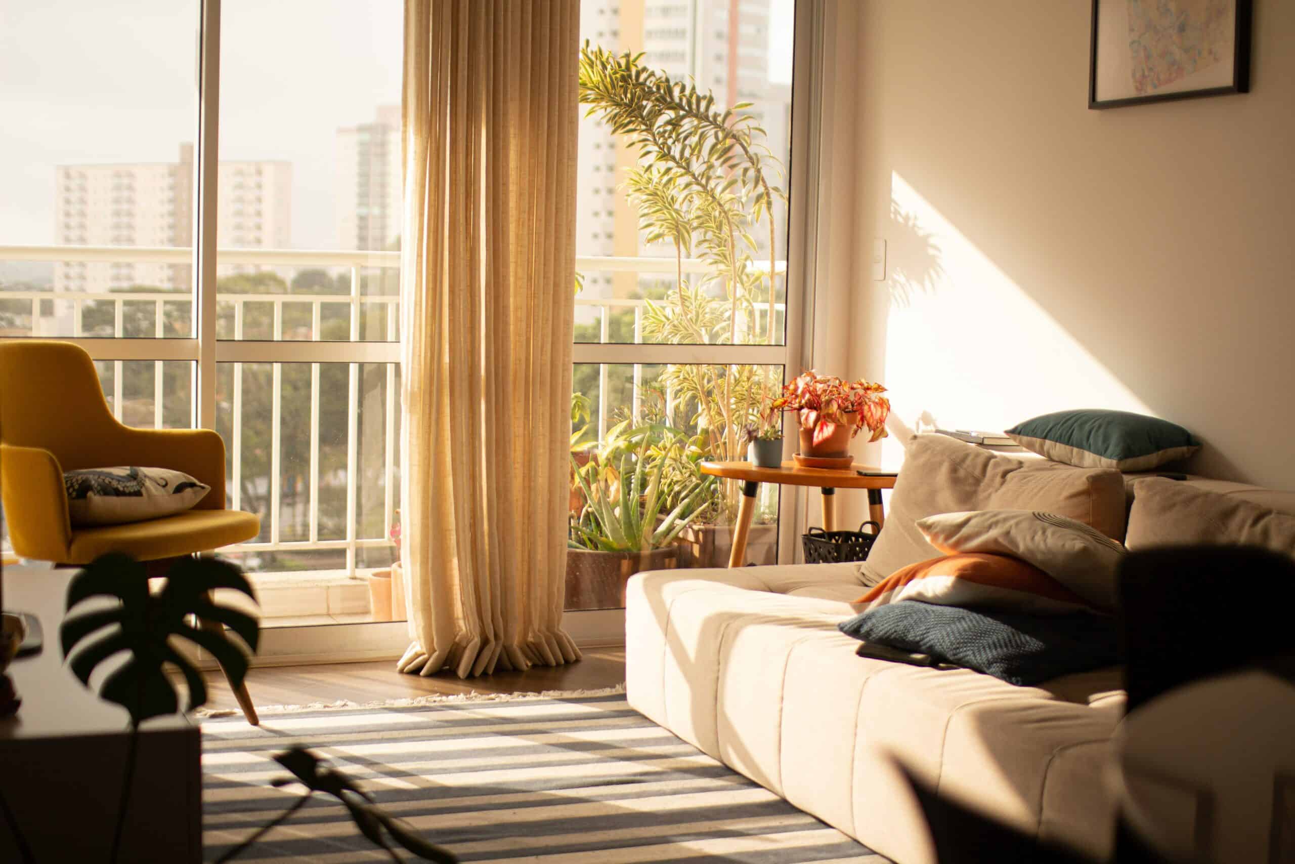 How to Handle a Migraine When You Live Alone: Preparation, Safety, and a Check-In Plan