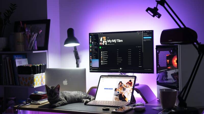 Migraine Workspace Setup Calculator: Screen Distance, Height, and Brightness That Reduce Visual Strain