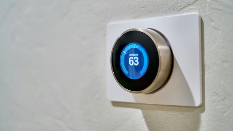 Best Smart Thermostats for Temperature-Triggered Migraine in 2026: Holding One Number All Day
