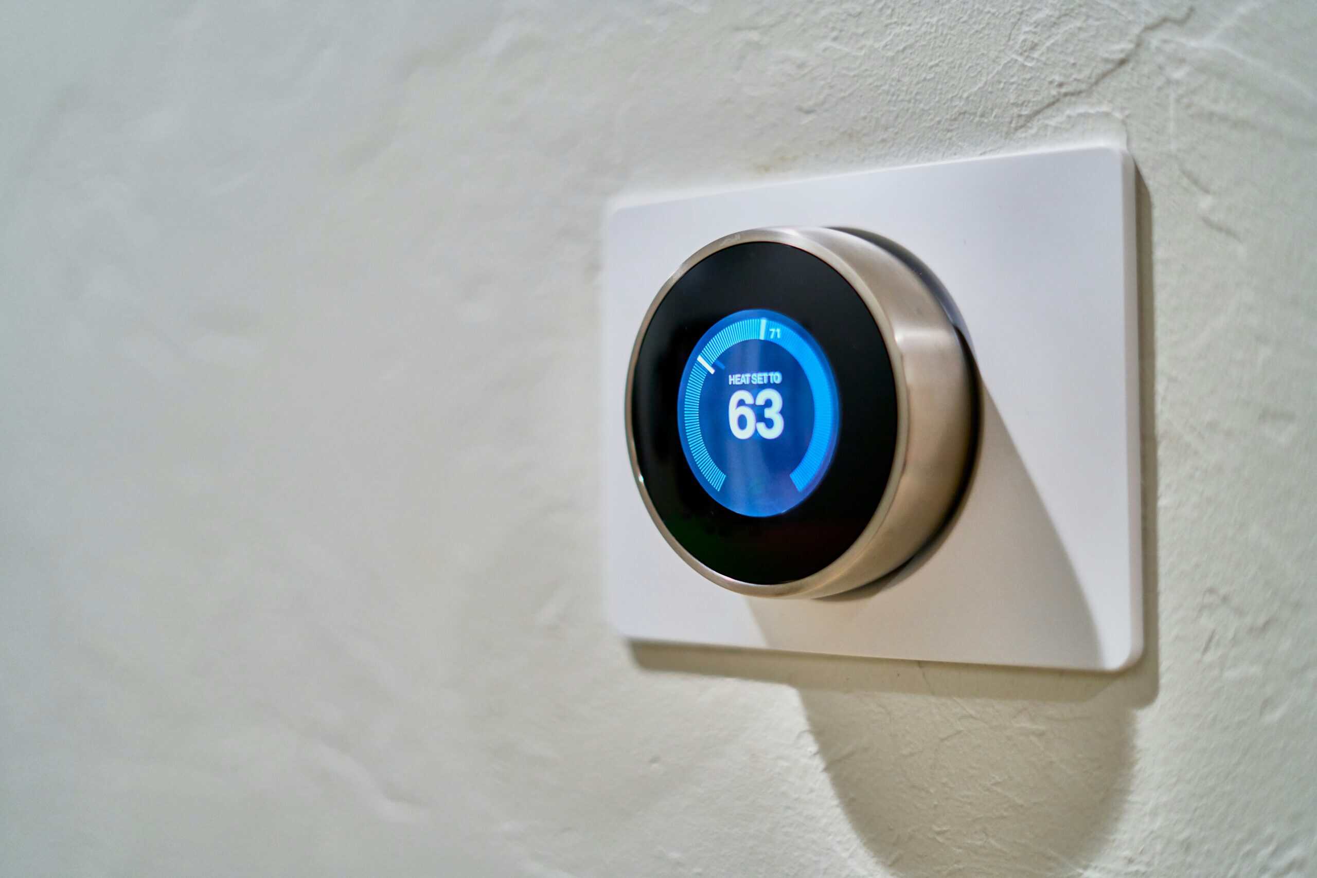 Best Smart Thermostats for Temperature-Triggered Migraine in 2026: Holding One Number All Day