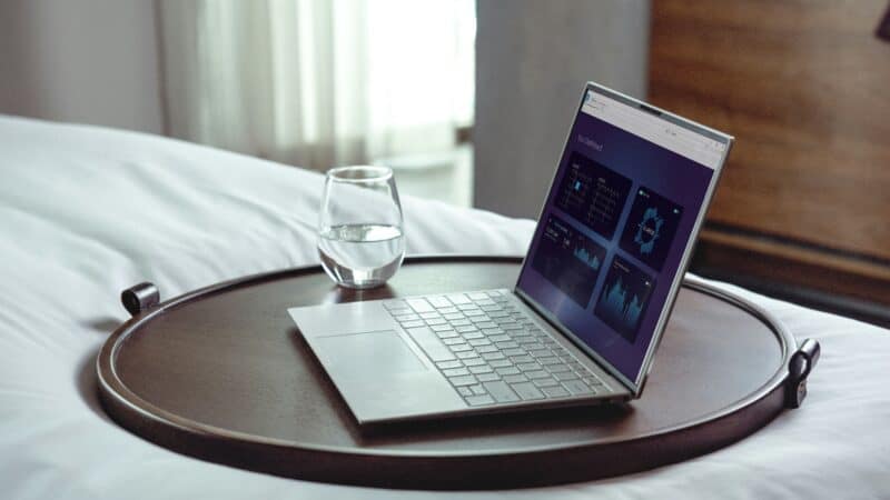 Best Lap Desks and Bed Trays for Migraine Days in 2026: Working, Eating, and Reading Without Sitting Up