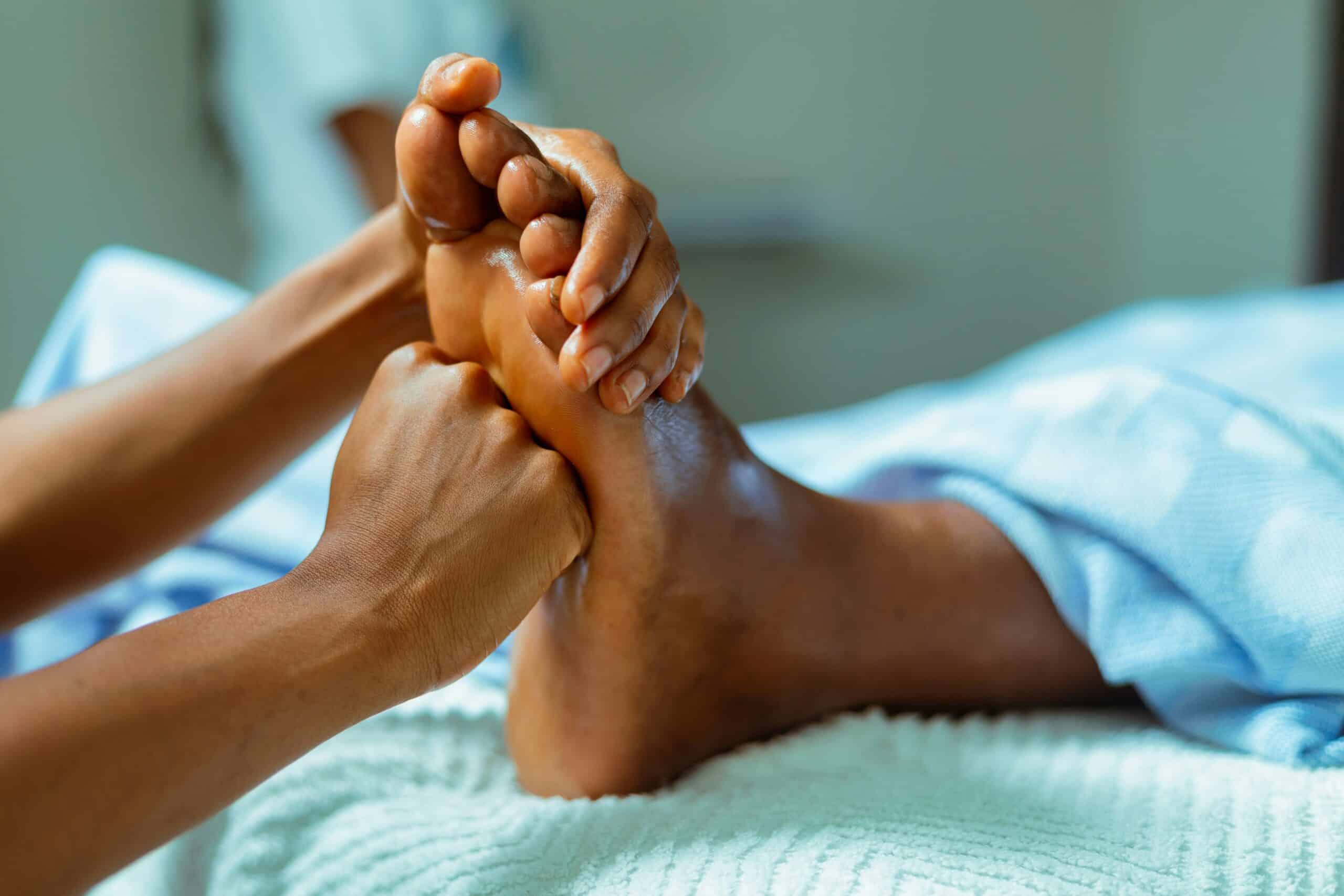 Best Foot Massagers for Migraine Relief in 2026: Away From the Head, Low Sensory Load