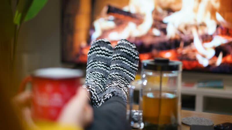 Best Heated Socks and Foot Warmers for Migraine in 2026: Battery Socks, Heat Packs, and Warming the Extremities