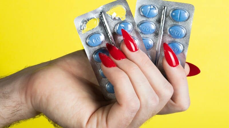 Best Pill Splitters and Swallowing Aids in 2026: Small Tools, and the Rules That Come With Them