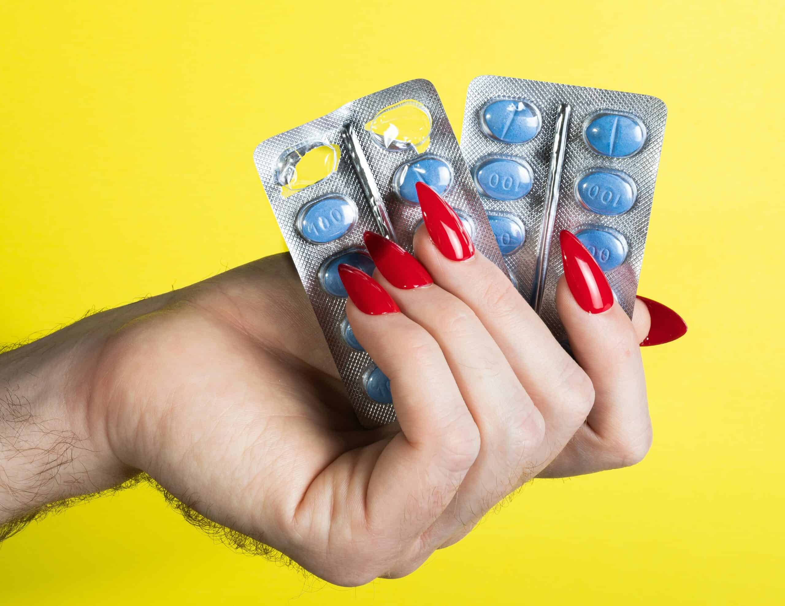 Best Pill Splitters and Swallowing Aids in 2026: Small Tools, and the Rules That Come With Them