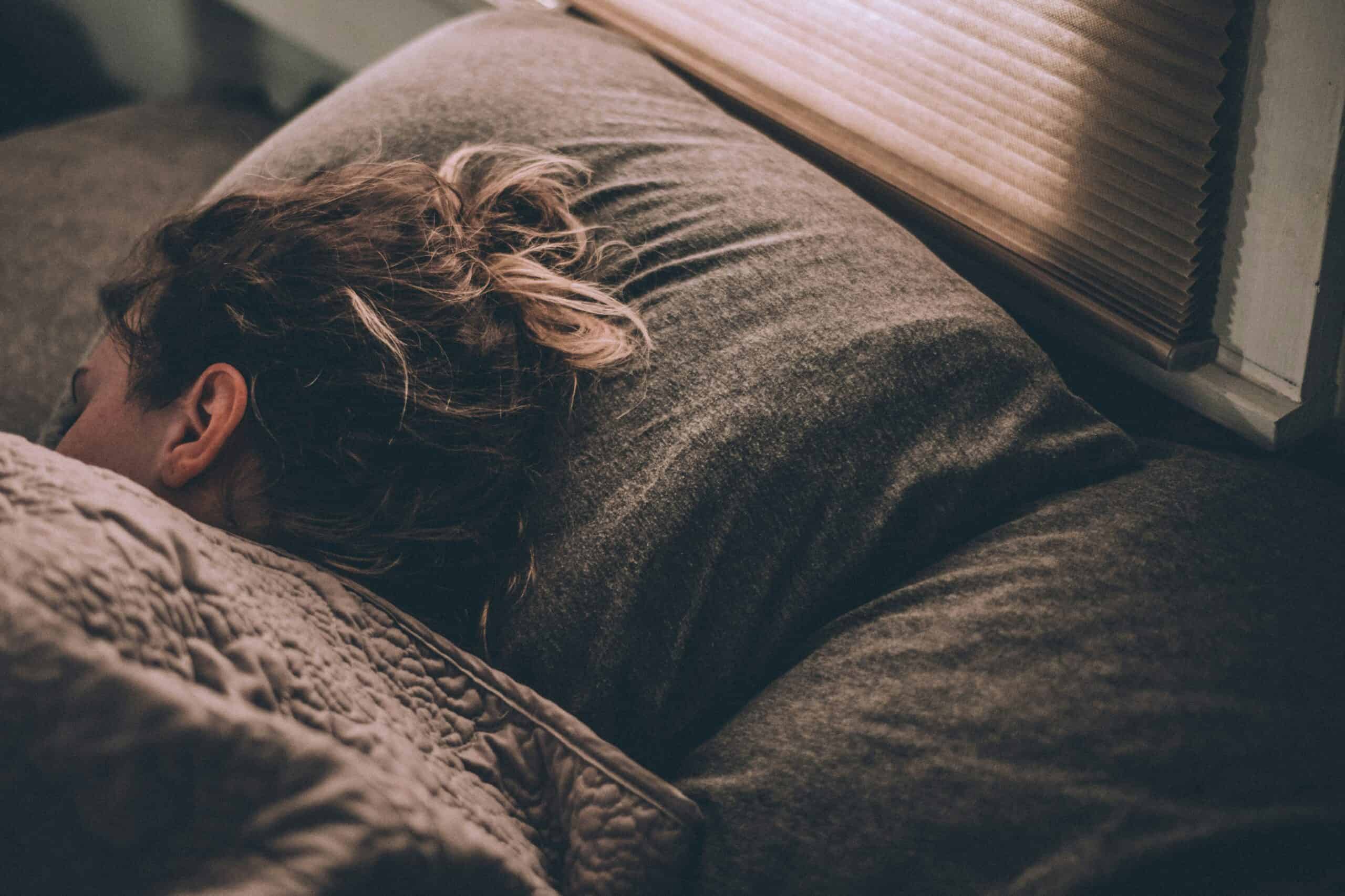 Migraine Sleep Consistency Calculator: Measure Your Bed and Wake Time Variance Across the Week